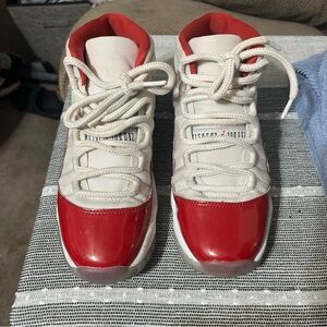 Jordan Athletic Shoes Red and white cherry red 11s